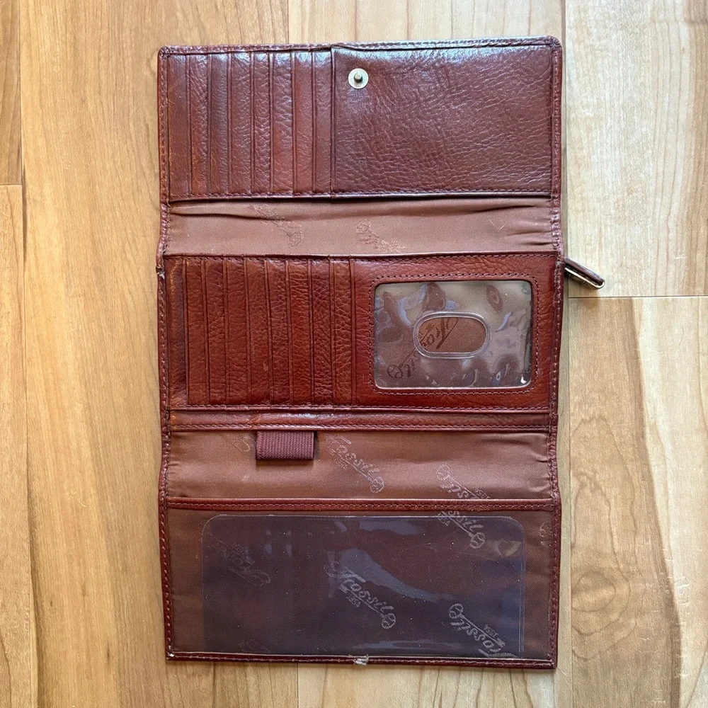 Fossil Tri-Fold Brown Leather Wallet